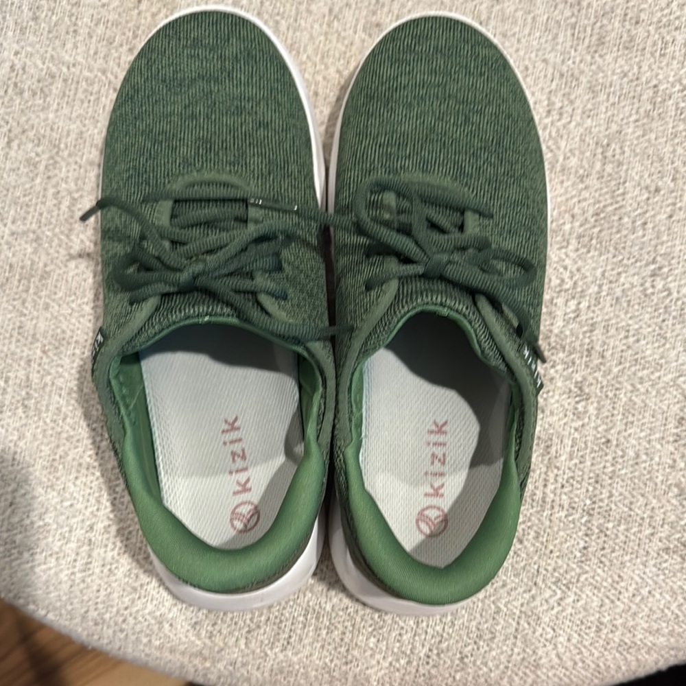 Kizik Green Madrid Eco Knit sneakers. Unisex shoes.  Hands free on and off.
